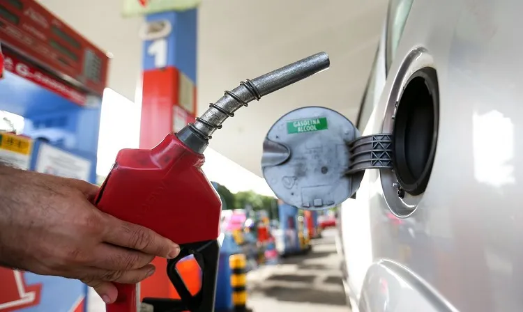 Petrobras reduz o preço do gás de cozinha e da gasolina