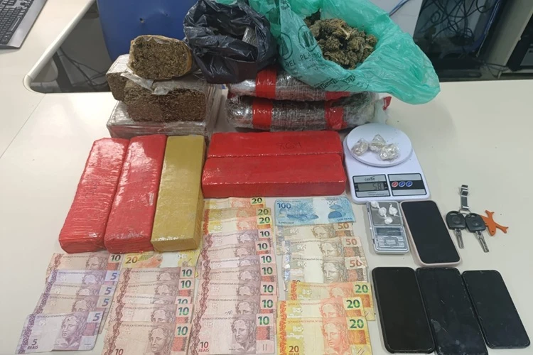 Rondesp localiza mais de 10 kg de drogas em residência na cidade de Guanambi