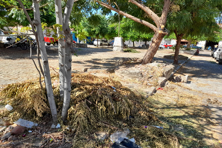 Brumado: De área de transbordo do mercado a abandono público, populares cobram reforma da Praça da Cebola