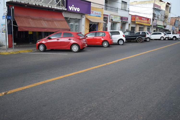 Motoristas reclamam de erros na demarcação de estacionamento no centro de Brumado