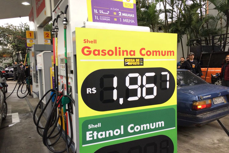 Posto vende gasolina 'sem imposto' a R$ 1,96 em São Paulo