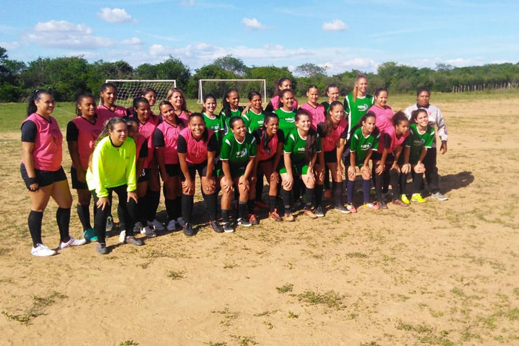 Brumado: Dado início ao primeiro campeonato e futebol society feminino do Arrecifinho