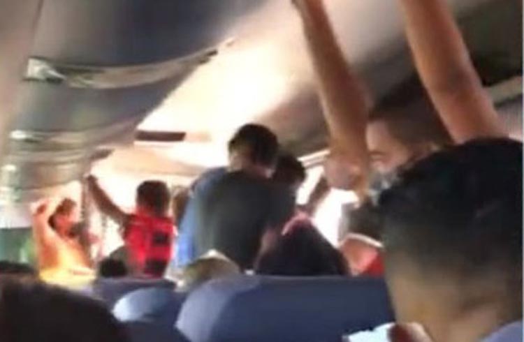 Passageira denuncia superlotação em ônibus de viagem em Vitória da Conquista