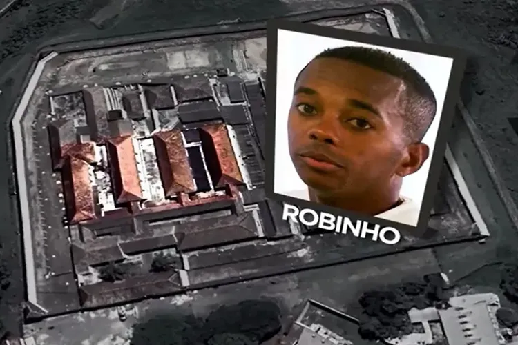 Robinho deixa isolamento e passa a dividir cela com outro preso