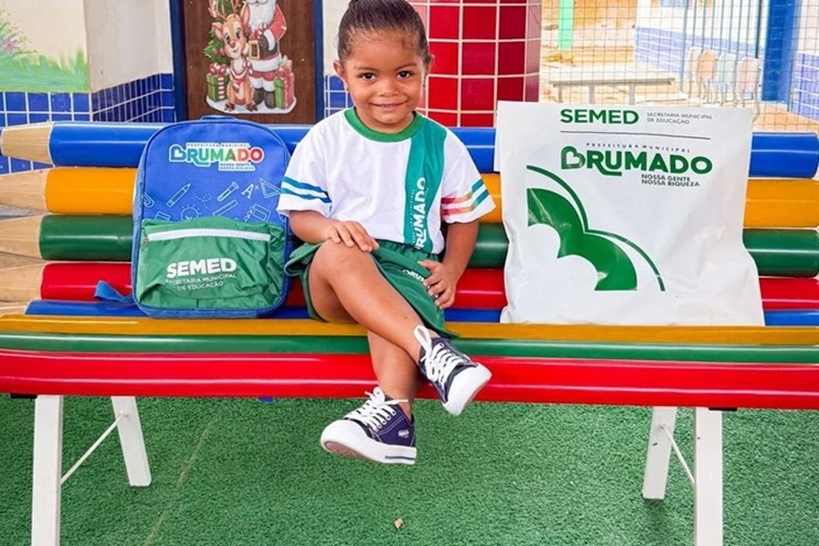 Secretaria Municipal de Educação inicia entrega dos uniformes escolares em Brumado