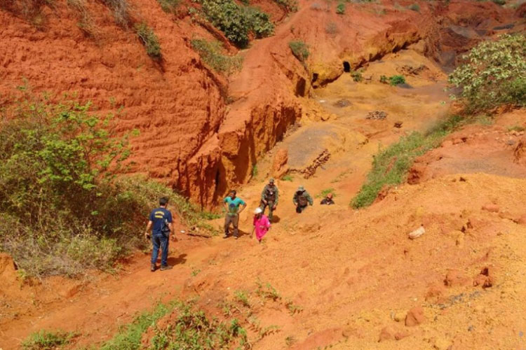 Polícia Ambiental apreende 8 mil toneladas de manganês em Caetité