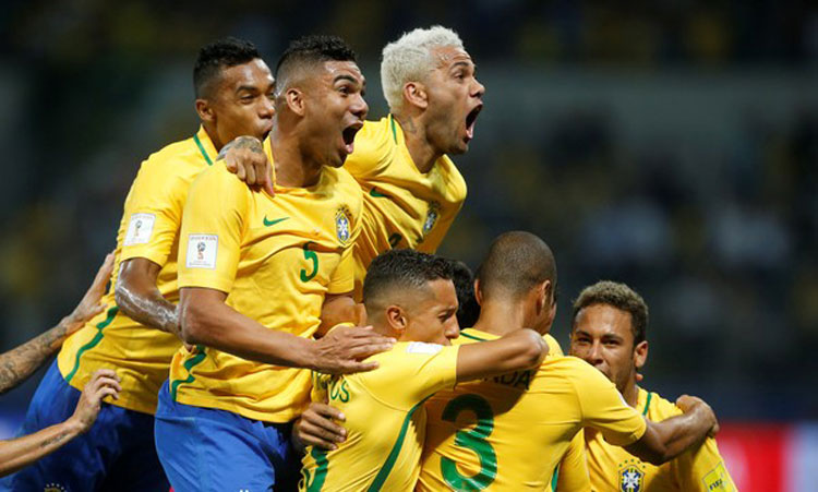 Brasil fecha Eliminatórias com vitória e elimina Chile da Copa 2018