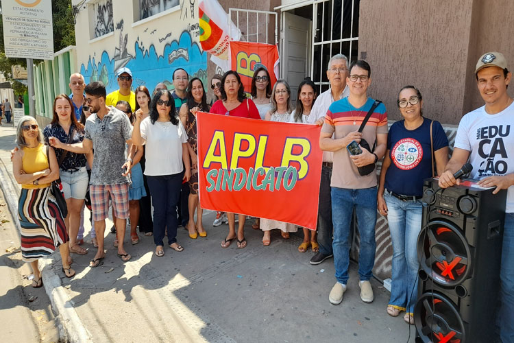 Brumado: Professores do Estado cobram pagamento de precatórios com juros