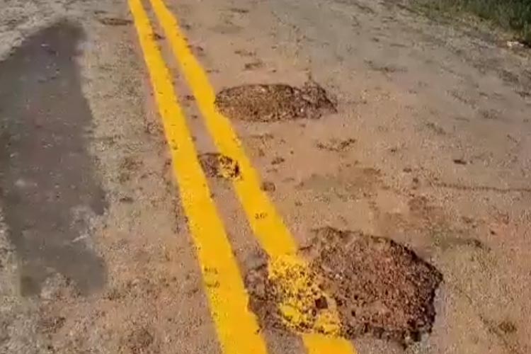 Cantor brumadense questiona sinalização horizontal em pista de acesso ao Distrito de Itaquaraí