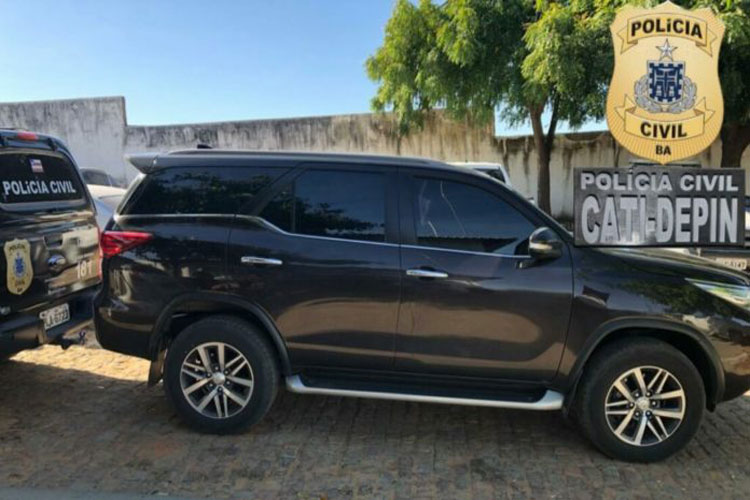 Polícia Civil apreende caminhonete de luxo com sinais de adulteração em Guanambi