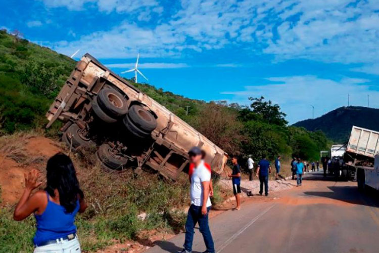 Brumadense morre após pular de carreta que dirigia na BR-030 em Guanambi