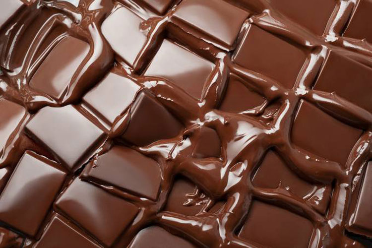 Chocolate amargo reduz o risco de depressão em 70%