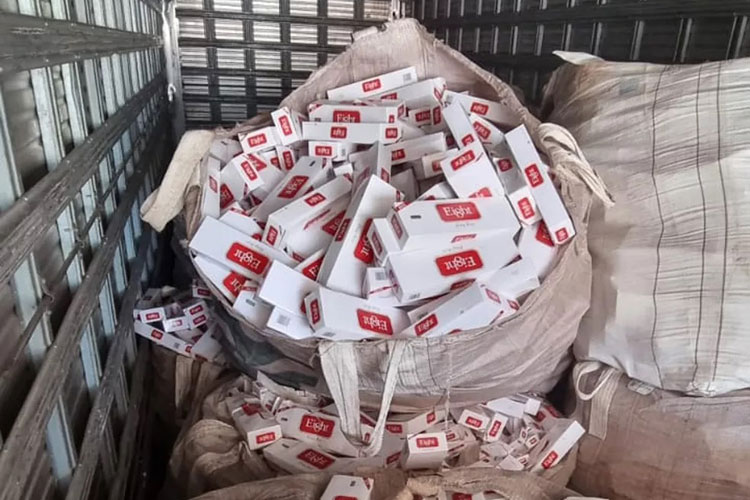 Carga de cigarros contrabandeados é incinerada em fábrica de papel de Feira de Santana