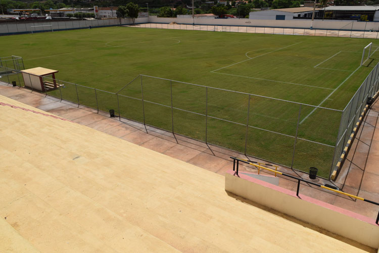 Brumado: Estádio Gilberto Cardoso entra em quarentena para recuperação do gramado até 2018