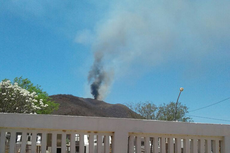 Incêndio atinge serra de Ibiajara em Rio do Pires