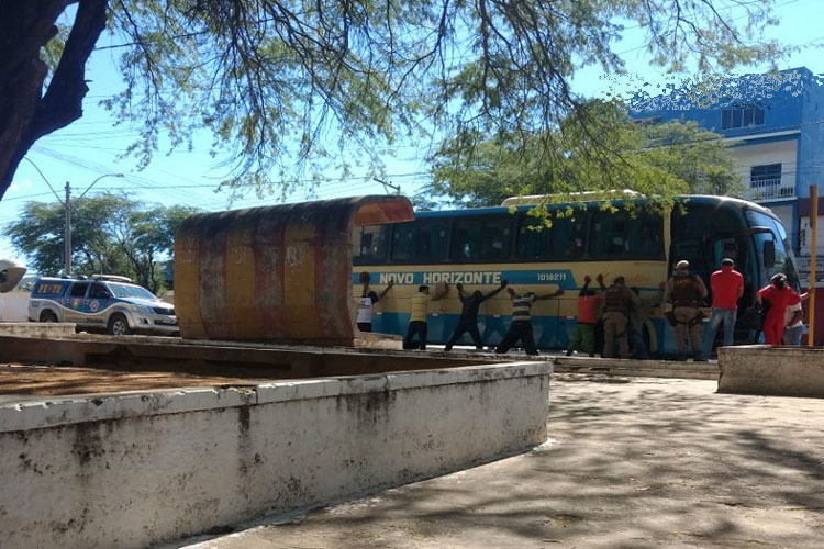 Brumado: Com auxílio do Cicom, 34ª CIPM identifica produtos furtados dentro de ônibus