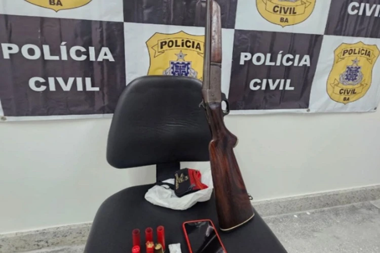 Homem é preso com drogas, arma de fogo e munições em Macaúbas