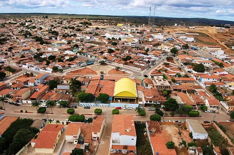 Presidente Jânio Quadro: Prefeito incha educação com contratados, dispara sindicalista