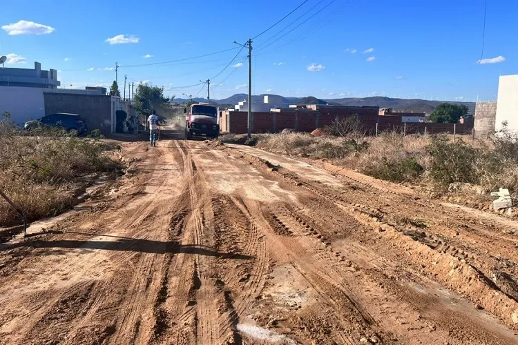 Programa de pavimentação dá início aos trabalhos no Bairro Renascer I em Guanambi