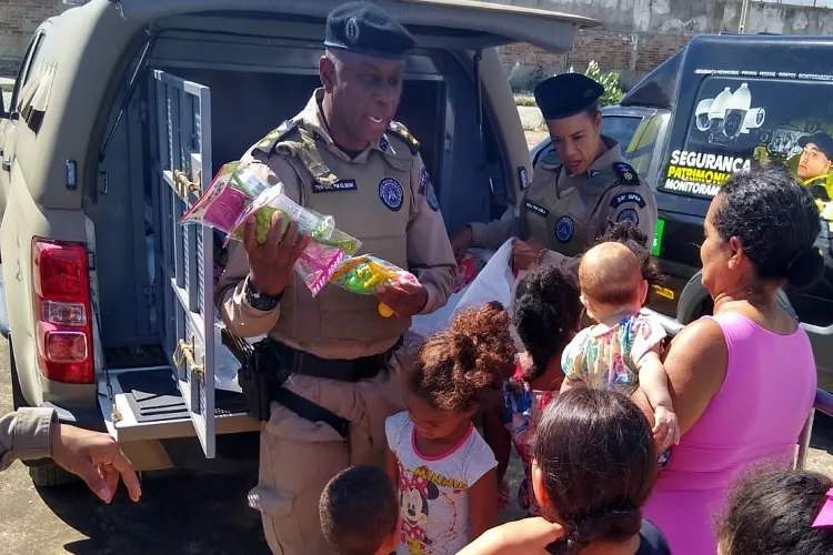 24º BPM leva alegria às crianças com entrega de 927 brinquedos em Brumado