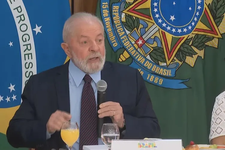 Governo 'dificilmente' vai bater meta de zerar rombo em 2024, diz Lula