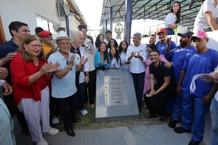 Governador entrega colégio estadual Velho Chico em Carinhanha