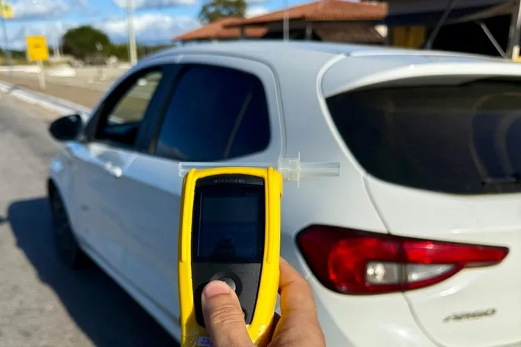 Motoristas são flagrados dirigindo sob efeito de álcool após São Pedro em Aracatu