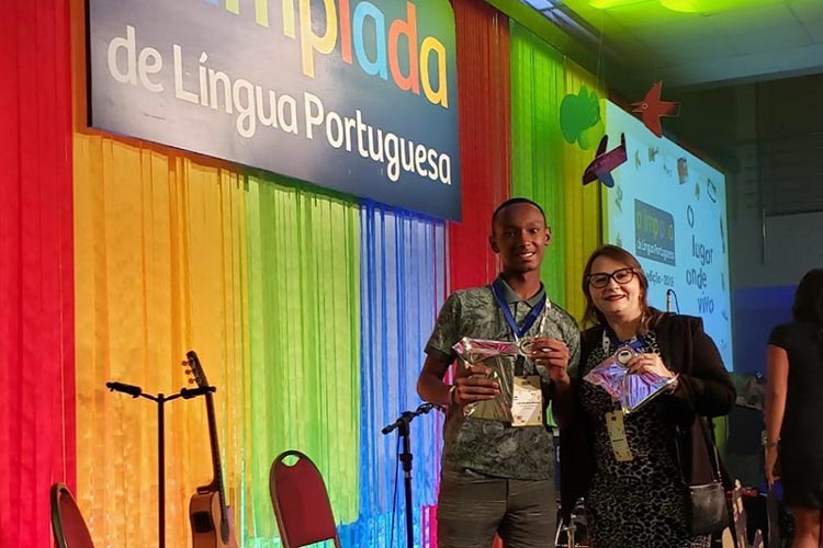 Brumado: Aluno da Escola Oscarlina Silva recebe medalha de prata na Olimpíada de Língua Portuguesa