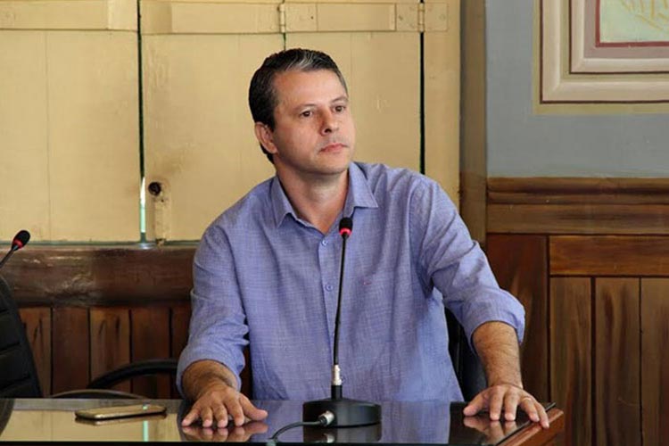 Caetité: TCM multa prefeito Aldo Gondim