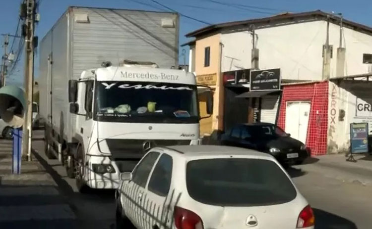 Jaguaquara: Caminhoneiro é assaltado e suspeitos levam veículo e carga avaliados em R$ 580 mil