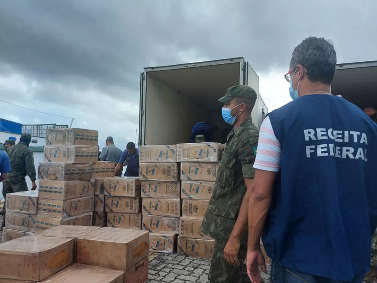 Polícia Federal apreende 90 toneladas de cigarros em ação no porto de Salvador