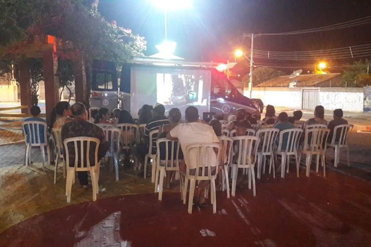 Guanambi: 17º BPM realiza mais uma edição do Projeto Cinema nos Bairros