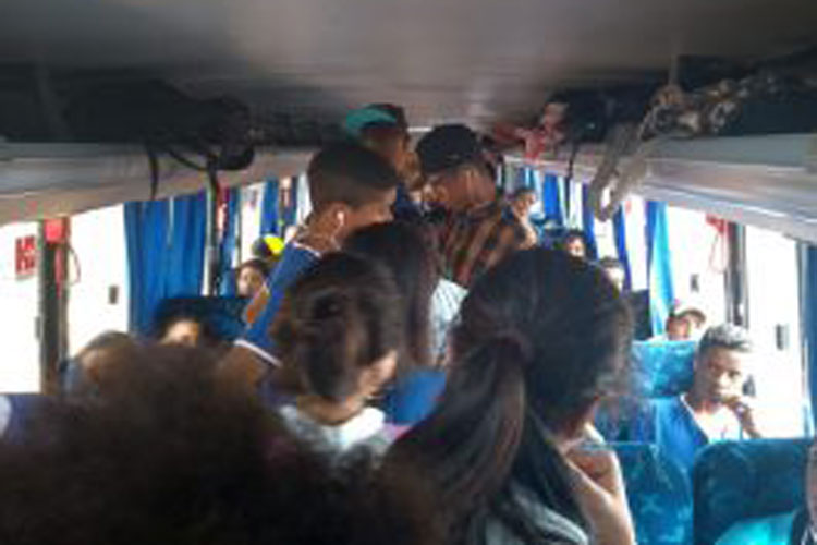 Denúncia aponta que 86 alunos são transportados em ônibus escolar em Anagé
