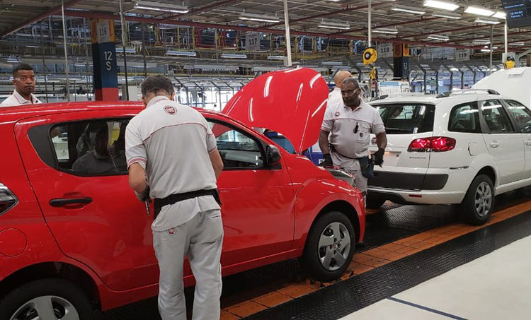 Venda de veículos novos no Brasil sobe em março, diz Fenabrave