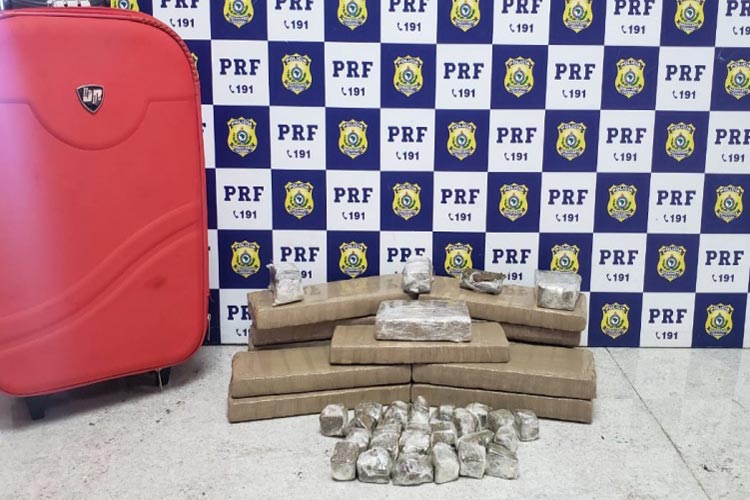 Vitória da Conquista: Mulher é presa com 11 kg de maconha escondida em bagagem