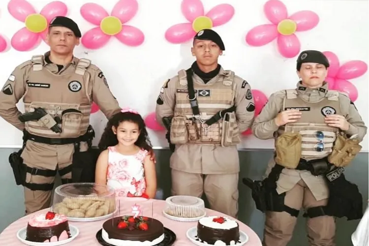 Polícia Militar comemora aniversário de criança de 7 anos em escola municipal de Caetité