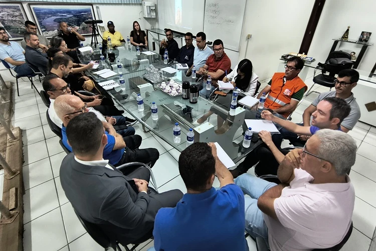 Prefeito reúne força tarefa para gerenciar impactos das chuvas em Brumado