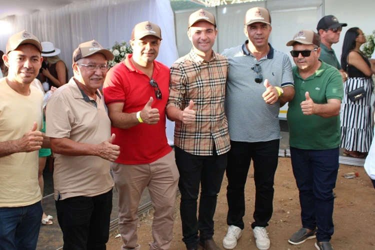 Prefeitos da região prestigiam a Primeira Cavalgada dos Santos Reis em Brumado