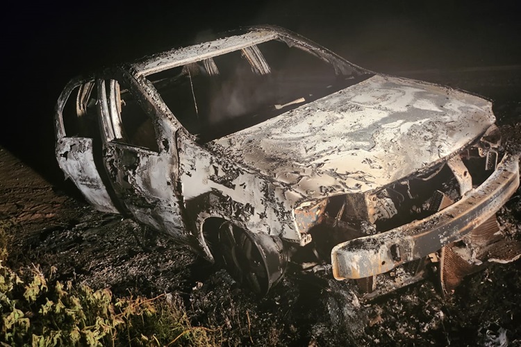 Brumado: Carro pega fogo após fumaça sair de central multimídia na BR-030