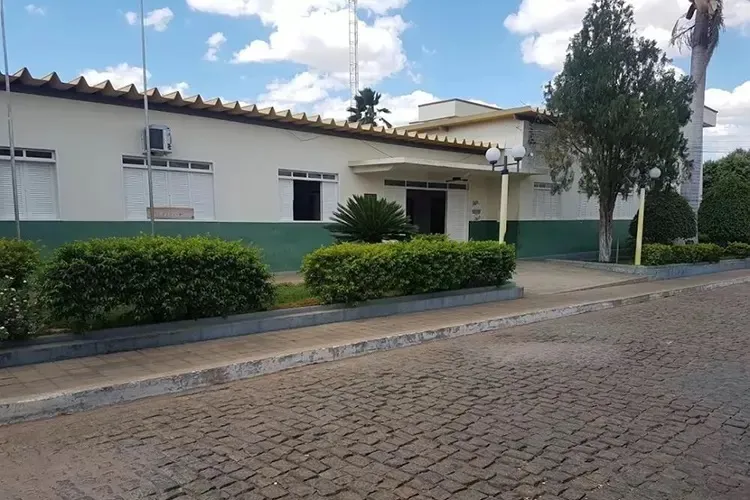 Contas da prefeitura de Candiba são aprovadas com ressalvas e prefeito multado em R$ 5 mil