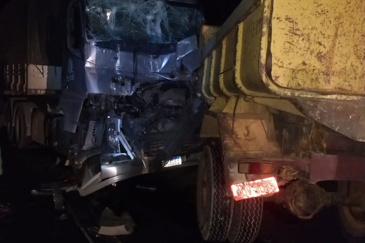 Quatro carretas se envolvem em acidente na BR-030 entre das cidades de Caetité e Brumado