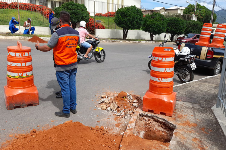 Brumado: SMTT inicia instalação de semafórico e pintura de faixas de pedestres na João Paulo I