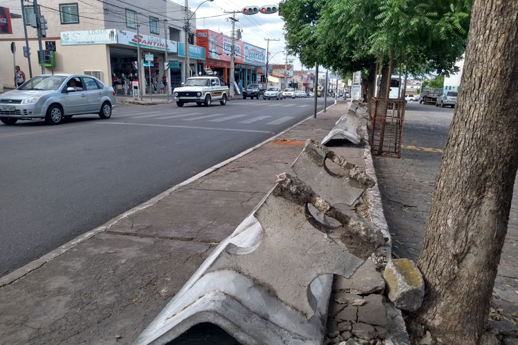 Brumado: Prefeitura inicia obras de reordenamento de trânsito na Avenida Centenário