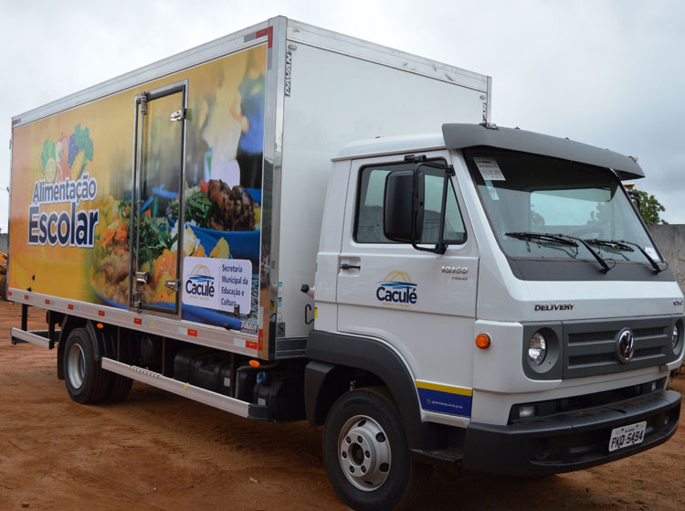 Governo de Caculé adquire caminhão baú para transportar merenda escolar