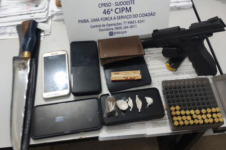 Livramento de Nossa Senhora: PM prende cigano com pistola, munições e drogas
