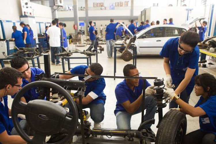 Senai oferece vagas para cursos gratuitos de industrial básica em Vitória da Conquista e Caetité