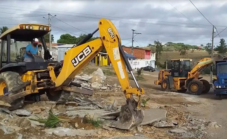 Barracas às margens da BA-263 voltam a ser derrubadas em Itapetinga