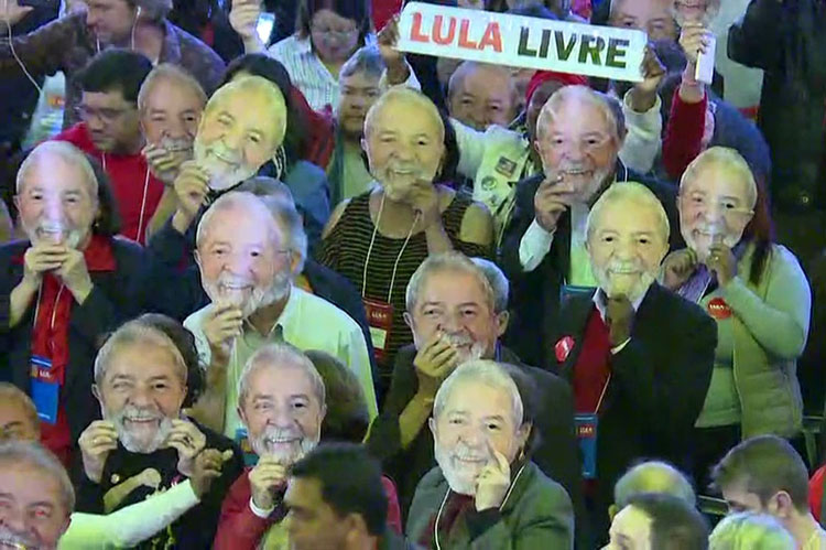 Lula é oficializado candidato à Presidência pelo PT