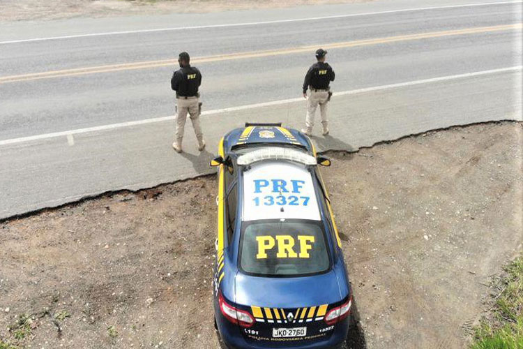 PRF flagra adolescente conduzindo caminhonete de forma perigosa em Conquista