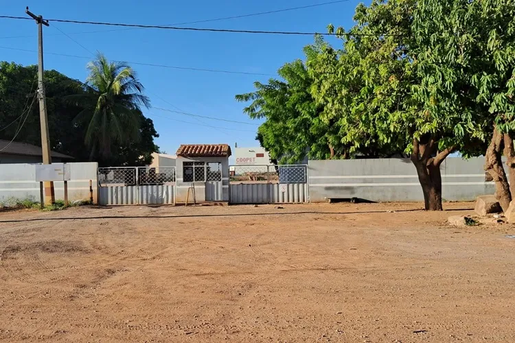 Empresa inicia preparação de terreno para construção do 2º hipermercado de Guanambi